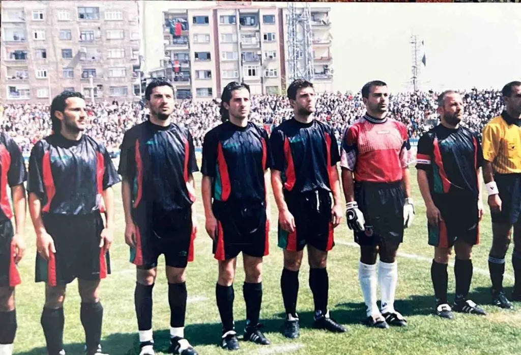 Serdar Hoşhan kariyer arşivi — saha karesi 11