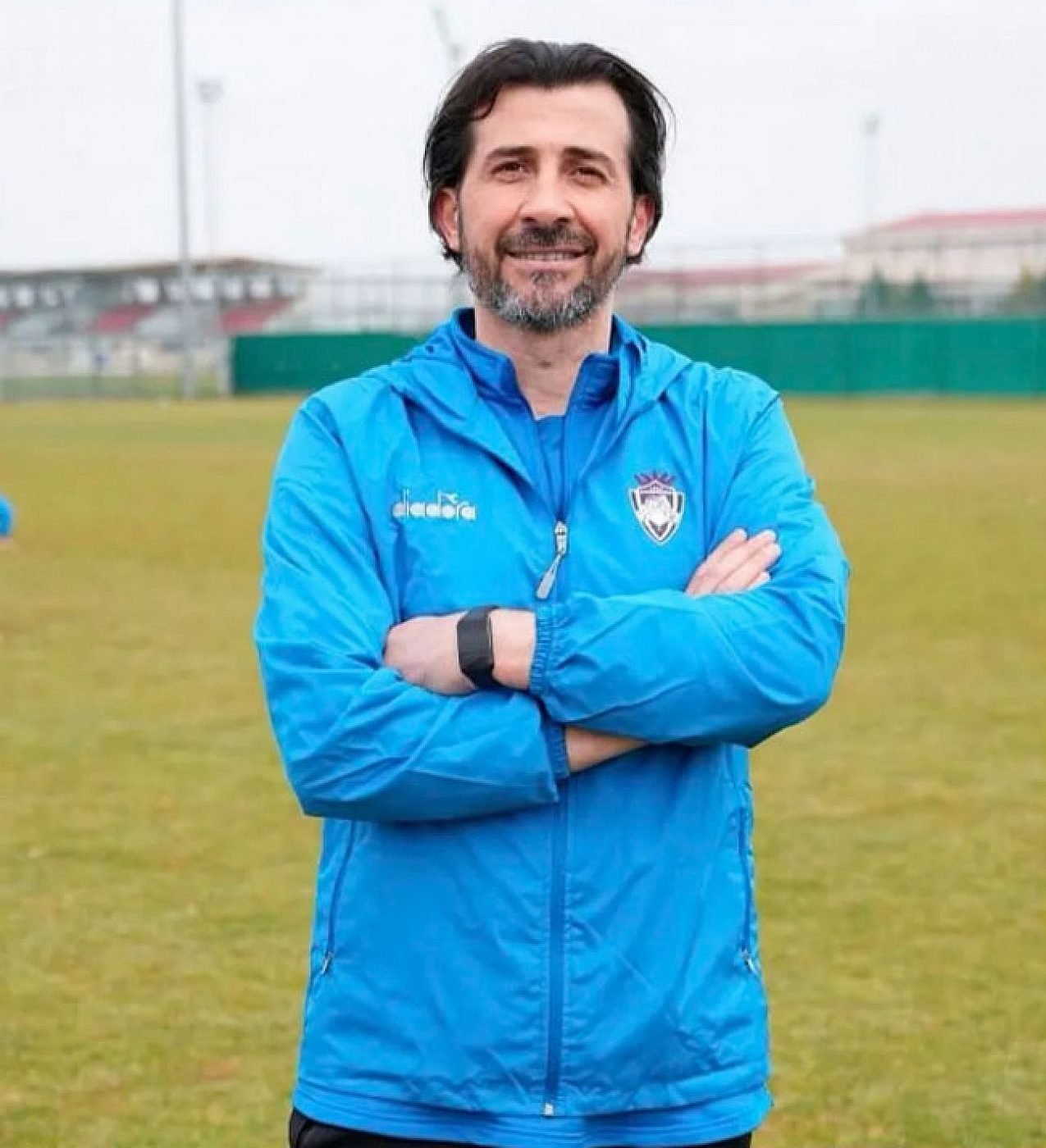 UEFA A antrenör Serdar Hoşhan sahada profesyonel portre